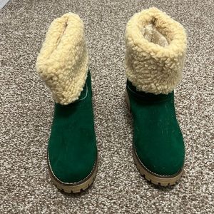 Cute shearling green boots